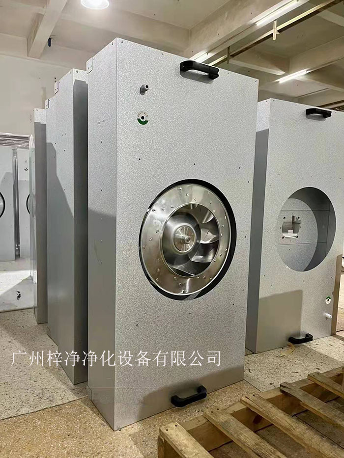 群控FFU是把幾十,幾百乃至上千臺FFU通過FFU監(jiān)控主機將其連接起來并進行監(jiān)控。