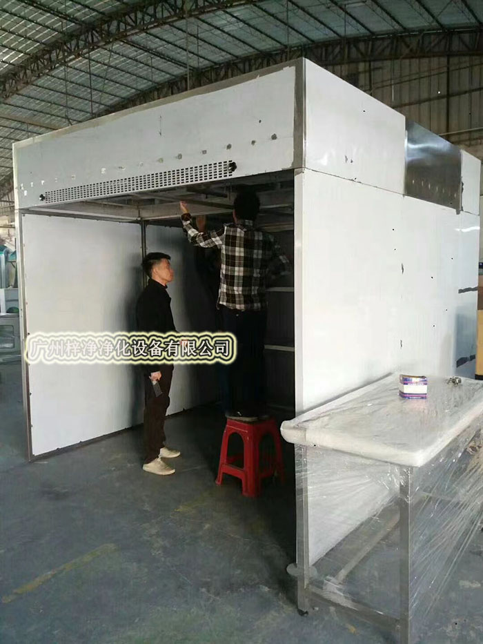 負(fù)壓稱(chēng)量房又稱(chēng)作負(fù)壓稱(chēng)量間、負(fù)壓稱(chēng)量室、負(fù)壓稱(chēng)量罩或負(fù)壓稱(chēng)量單元