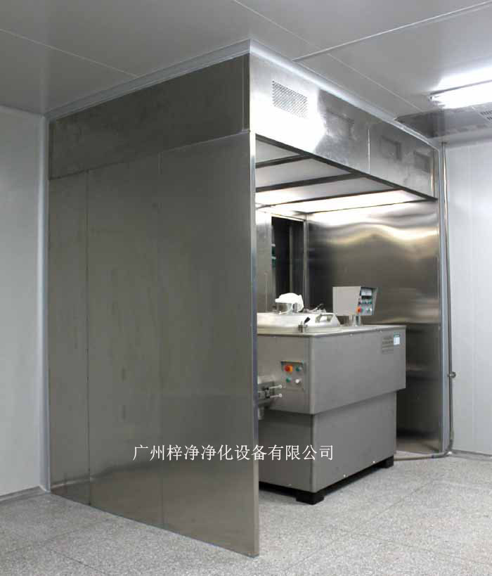負壓稱量室由蜂鳴器、風(fēng)速傳感器、PAO注入口、DOP檢測口、中效壓差表、初效壓差表、高效壓差表、集中控制屏、防塵插座、回風(fēng)網(wǎng)孔板、排風(fēng)網(wǎng)孔、啟動按鈕、急停、風(fēng)機箱、風(fēng)機、初效過濾器、液槽高效過濾器、照明燈具、均流膜、無隔板高效過濾器幾大部件組成的。